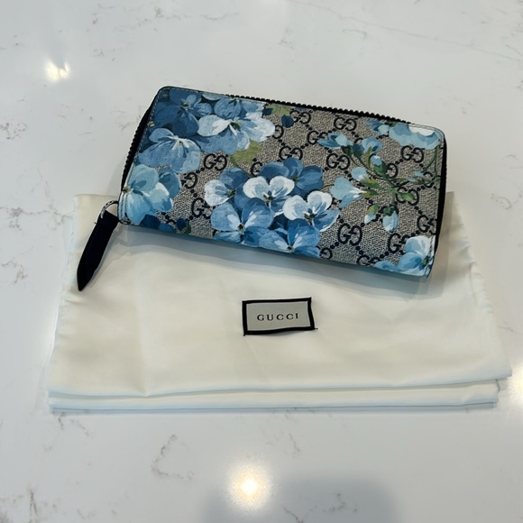 New Gucci Bloom Blue Hydrangea Wallet - Picture 4 of 5